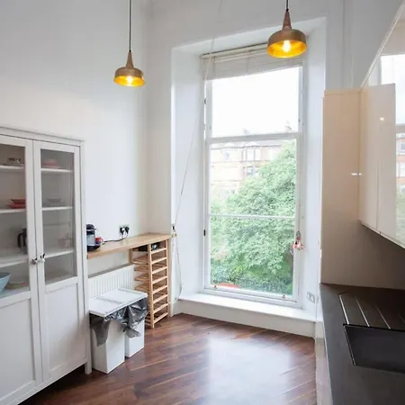 Bright Spacious 3 Bed Flat * 格拉斯哥