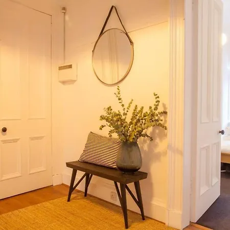 Stunning 2 Bed In Heart Of West End *