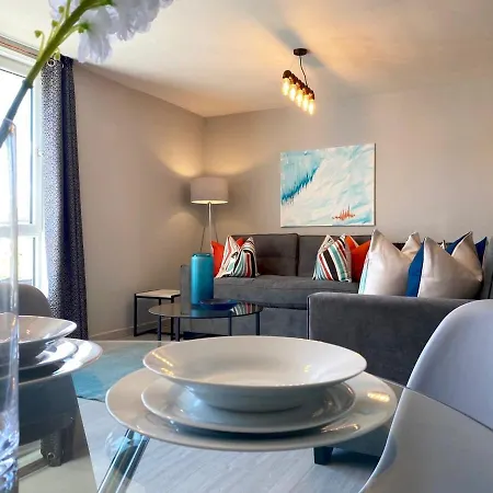 Апартаменты Beautiful West End Flat With Private Parking