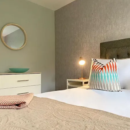 Beautiful West End Flat With Private Parking アパート グラスゴー
