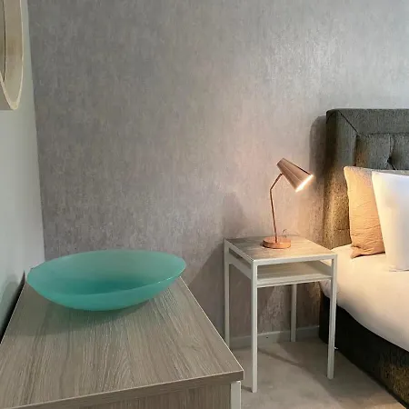 Апартаменты Beautiful West End Flat With Private Parking Глазго