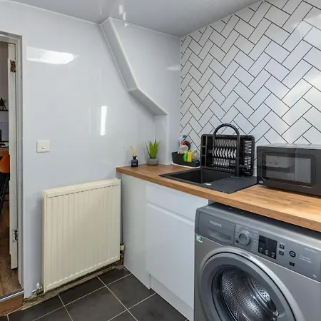 Prázdninový dům Spacious 3 Bedroom In - Free Parking *