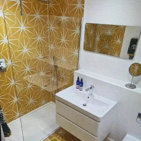 Stylish West End Detached Mews - Pass The Keys