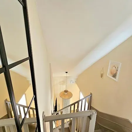 Newly Renovated Gem - Free Parking & Modern Comfort Glasgow