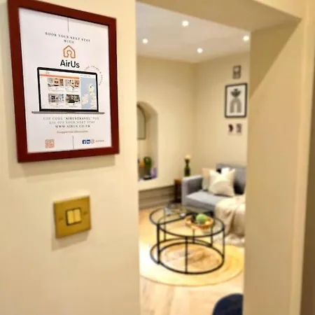 Vakantiehuis Newly Renovated Gem - Free Parking & Modern Comfort Glasgow