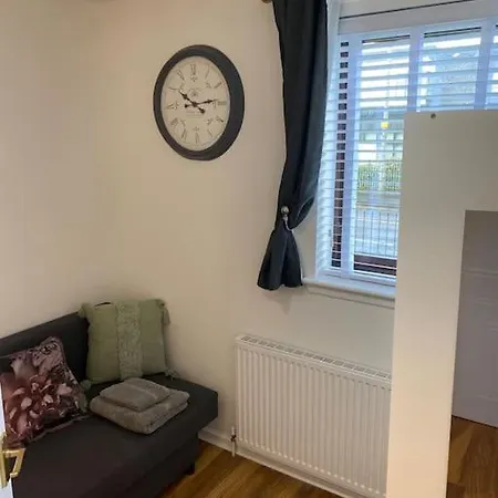 Perfectly Situated Luxury 2 Bedroom *