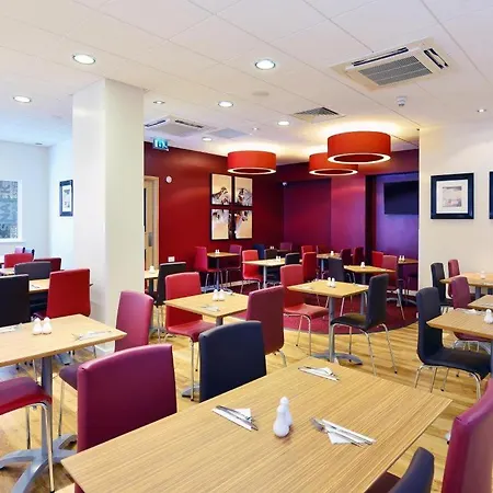 Travelodge Queen Street