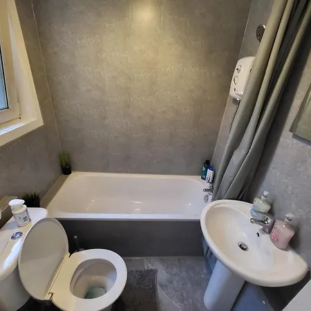 Victoria Road Apartment