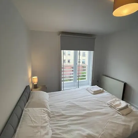 Modern 2 Bedroom City Apartman