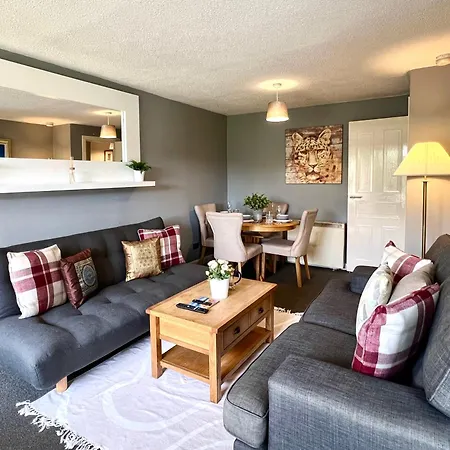 Spacious 2 Bed-flat In - Free Parking Glasgow