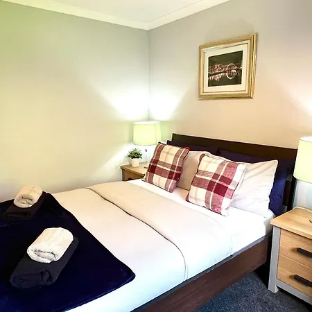 Spacious 2 Bed-flat In - Free Parking Appartement