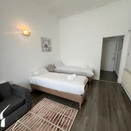 City ゲストハウス 3*