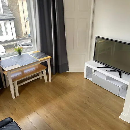 Elder Park Apartment *