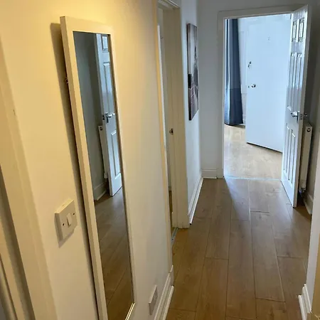 Elder Park Apartment *