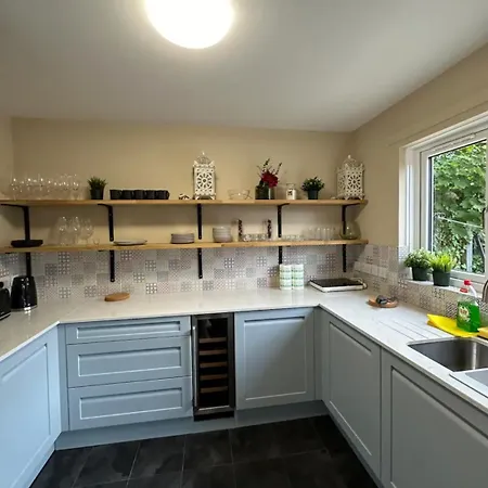 Beautiful House In Clydebank *