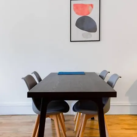 Incredible Contemporary Flat In Heart Of West End Lägenhet