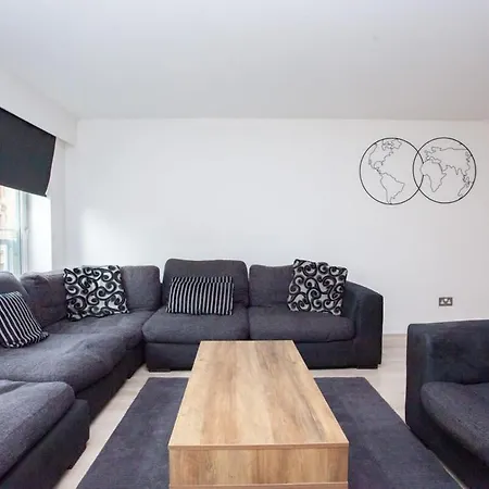 City Centre W Parking & Hyperoptic Wifi *