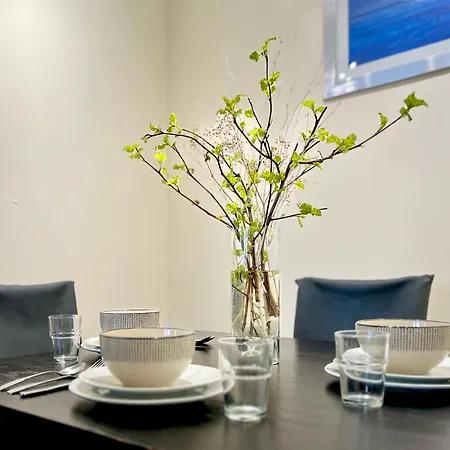 Cozy 2 Bed Just Minutes From Airport Apartamento *