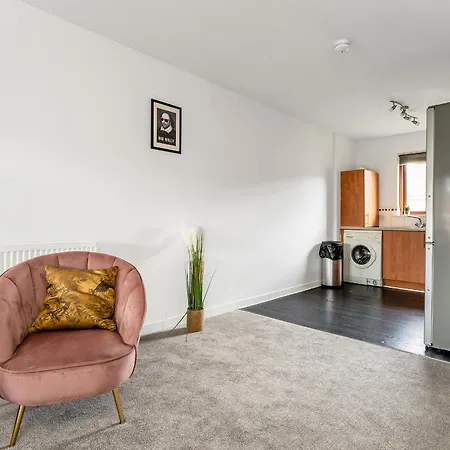 Διαμέρισμα 2bed East End Gem With Free Parking *