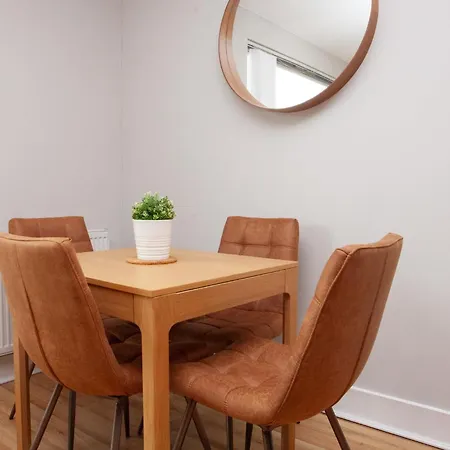 1 Bedroom Flat In The Heart Of Merchant Apartamento