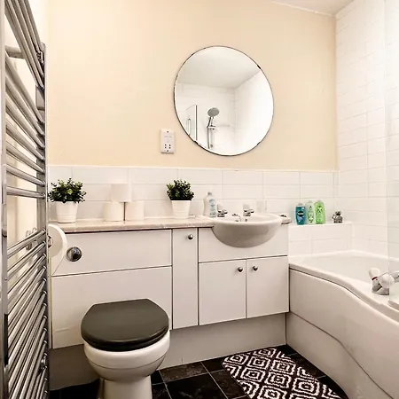 公寓 Stylish Modern Flat With Juliet Balcony & Parking