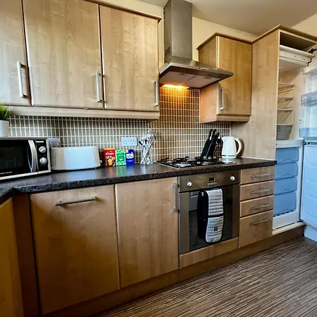 Stylish Modern Flat With Juliet Balcony & Parking 格拉斯哥