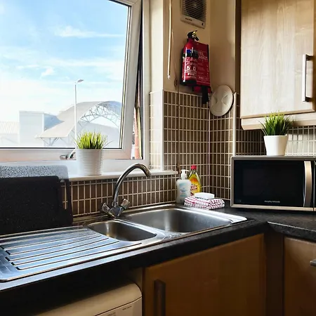 Stylish Modern Flat With Juliet Balcony & Parking * 格拉斯哥