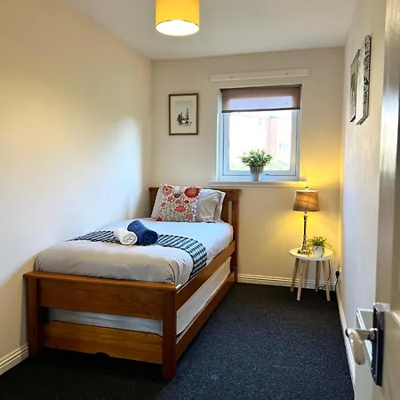 Stylish Modern Flat With Juliet Balcony & Parking 公寓 *