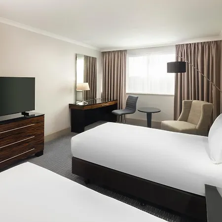 Crowne Plaza By Ihg מלון 4*