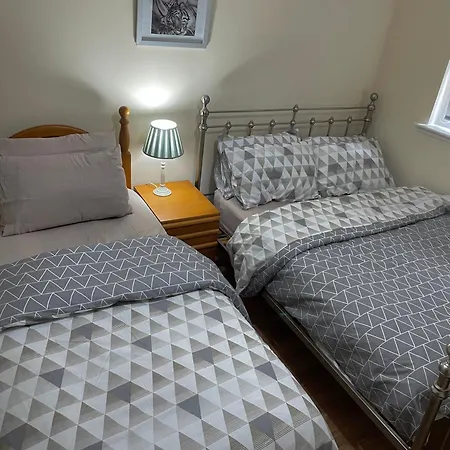 3 Bed ,2 Bedroom Near City Centre Appartement
