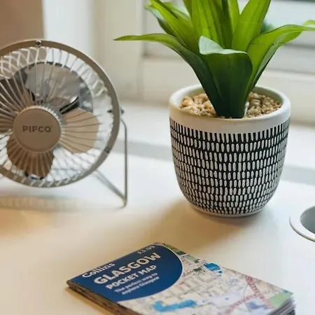 Entire Private 1 Bedroom - Guest In Апартаменты *