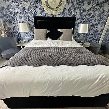 Entire 4 Bed Perfect Family In 别墅 *