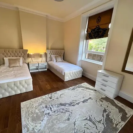 3 Bed - Sleeps 7 - Free Parking - Location 格拉斯哥