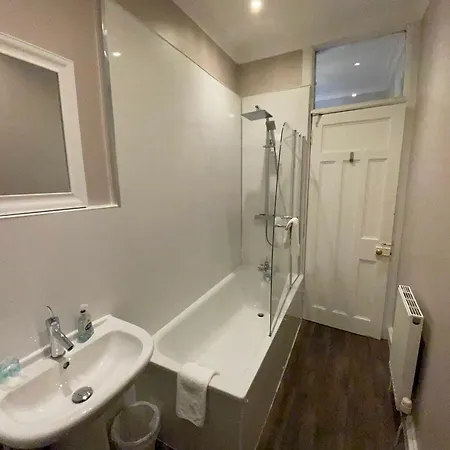 2 Bed West End