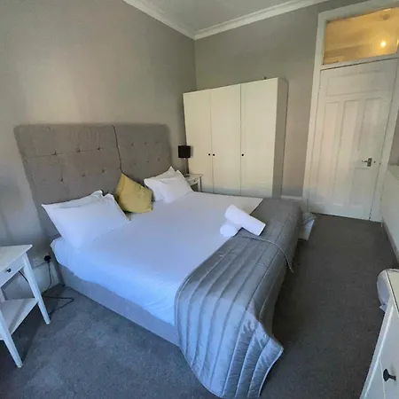 2 Bed West End Daire Glasgow