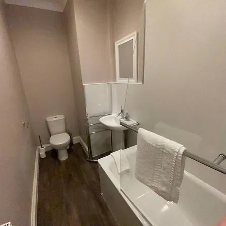 2 Bed West End