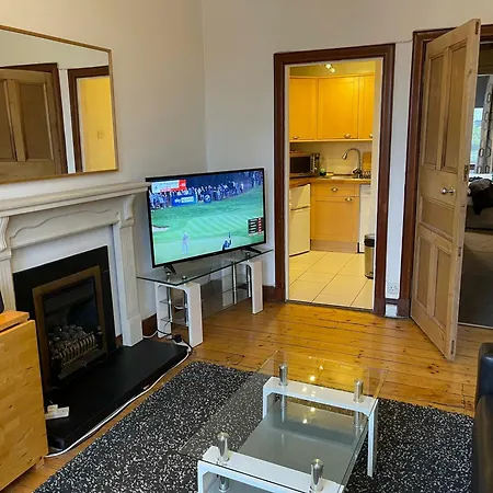 Scotstoun Appartments דירה