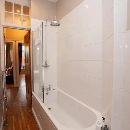 Beautiful 2 Bed Rose St Glasgow