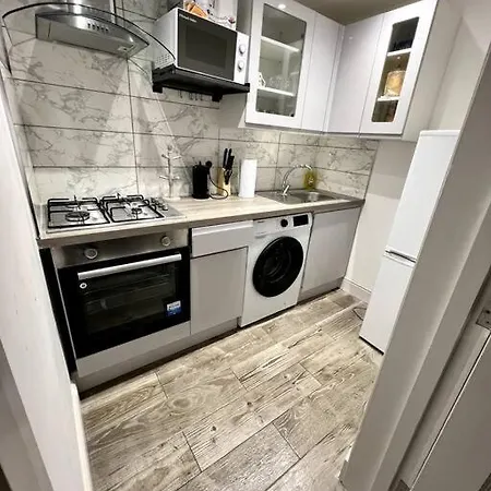 Queens Park Area, Beautiful Vibrant Ground Floor Lovely