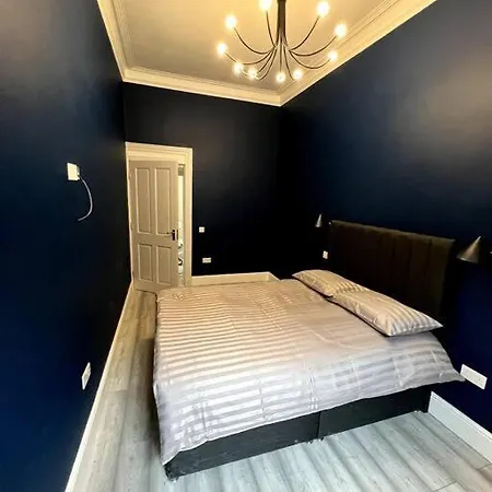 Queens Park Area, Beautiful Vibrant Ground Floor Lovely * Glasgow