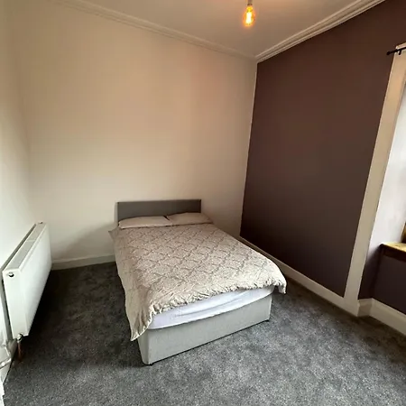 Spacious 5 Bedroom House Close To West End Глазго