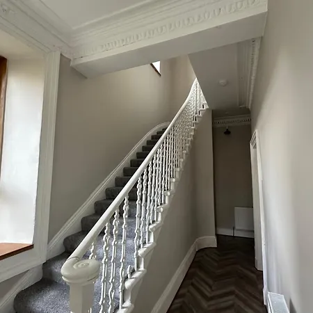 Spacious 5 Bedroom House Close To West End * Глазго