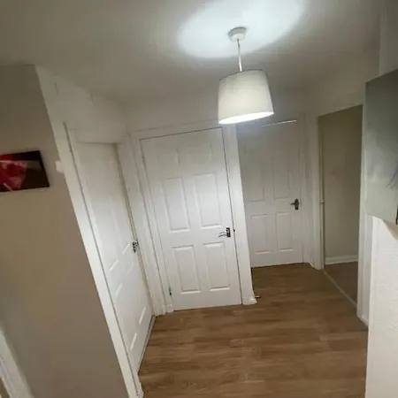 3bed, 2bedroom G-level Near City Glasgow
