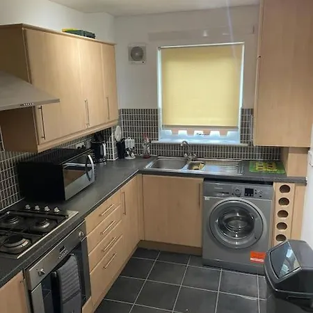 3bed, 2bedroom G-level Near City *