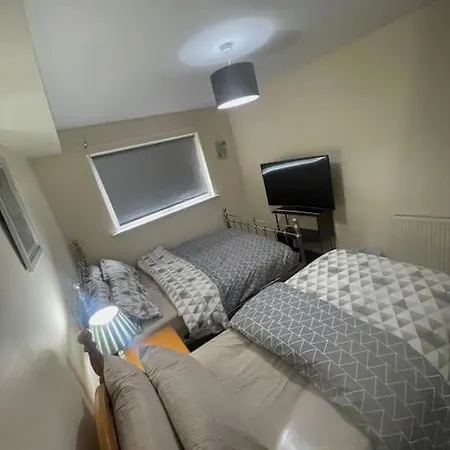 3bed, 2bedroom G-level Near City *