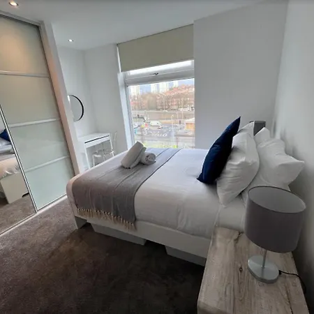 Stylish Newly Decorated 2 Bed アパート