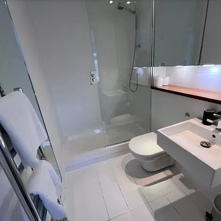 아파트 Stylish Newly Decorated 2 Bed