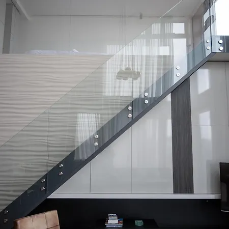 Stunning 3 Bed Penthouse In West End *