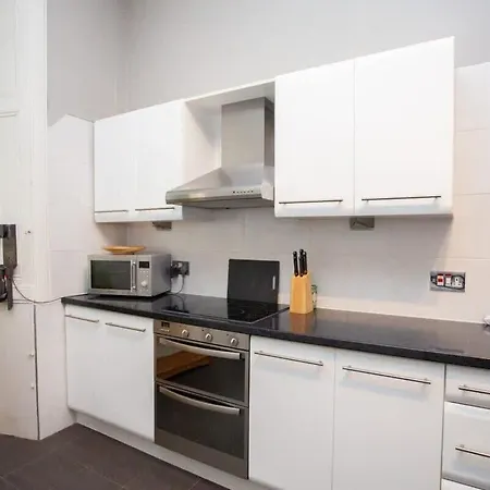 Lovely Flat In Ideal Location Glasgow