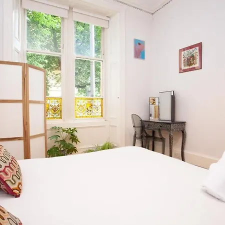 Lovely Flat In Ideal Location * Glasgow